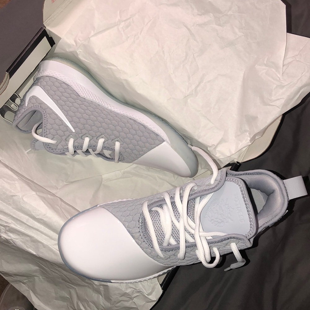 Nike volleyball shoes size 9